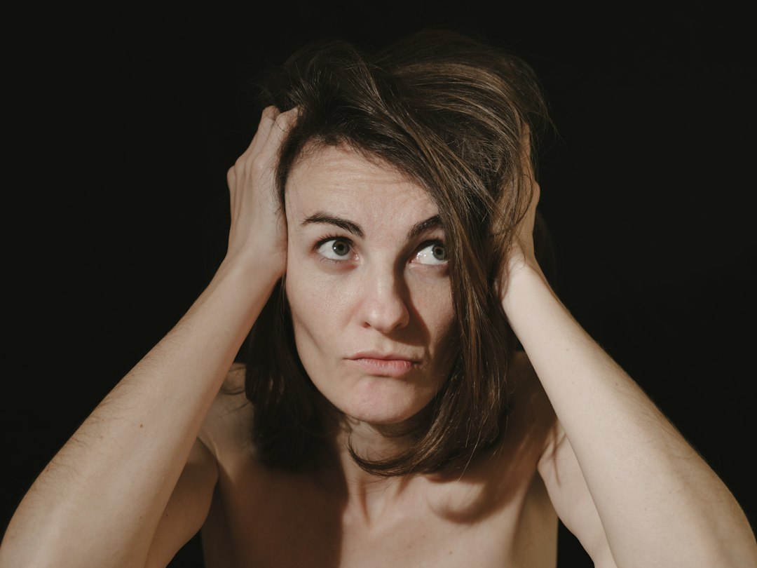 Hormonal Hair Thinning in Women: Causes and Natural Solutions